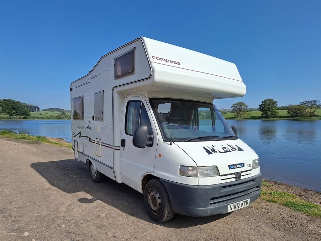 2002 Compass Avantgarde 200 - Image 1