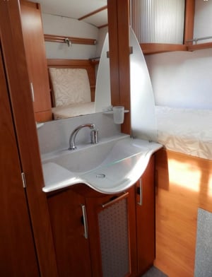 2003 Hymer S740 — photo 11 of 22