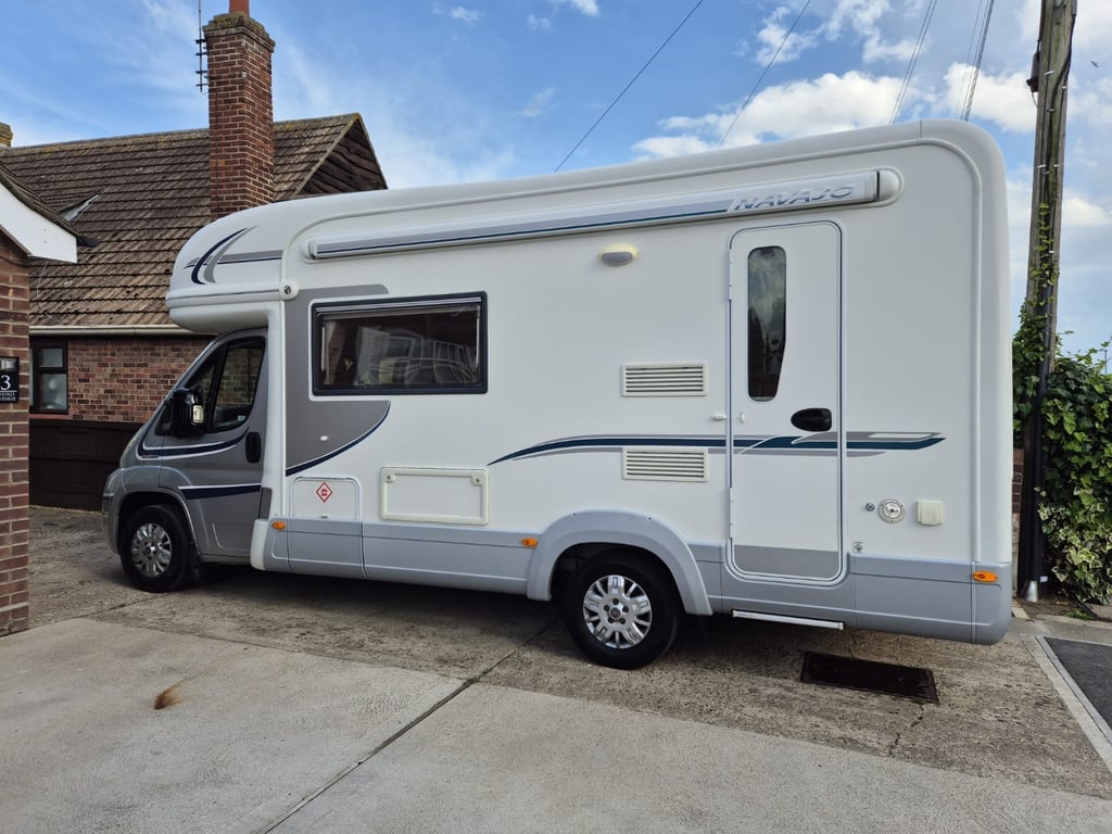 2010 Auto-Trail Navajo - Image 1