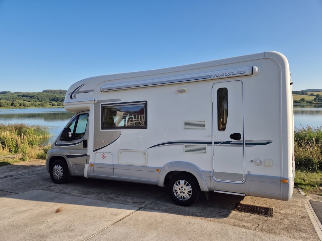 2010 Auto-Trail Navajo - Image 1
