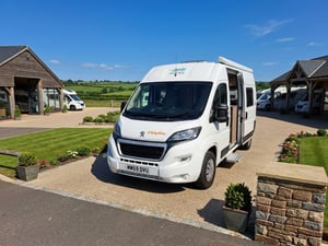2019 Peugeot Boxer 335 Professional L3H2 BlueHDi