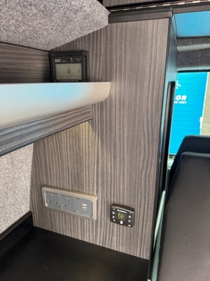 2010 Volkswagen Campervan — photo 5 of 23