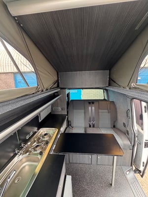 2010 Volkswagen Campervan — photo 8 of 23