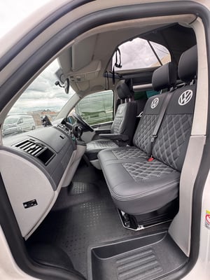 2010 Volkswagen Campervan — photo 9 of 23