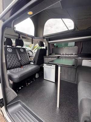 2010 Volkswagen Campervan — photo 10 of 23