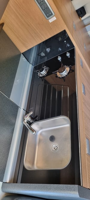 2015 Auto-Trail V-Line 600 — photo 5 of 42