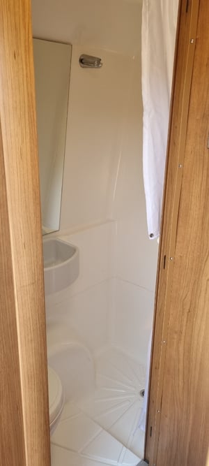 2015 Auto-Trail V-Line 600 — photo 7 of 42