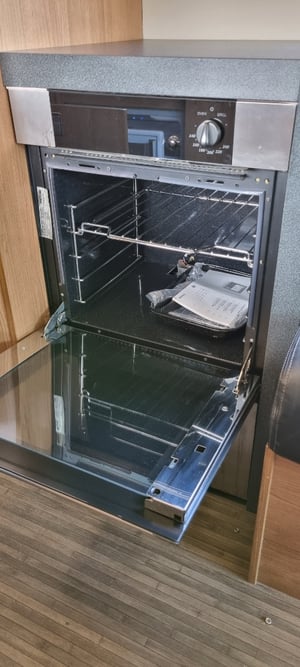 2015 Auto-Trail V-Line 600 — photo 20 of 42
