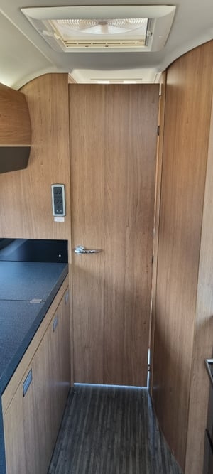 2015 Auto-Trail V-Line 600 — photo 38 of 42