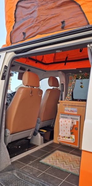 2009 Volkswagen Transporter T5 — photo 18 of 23