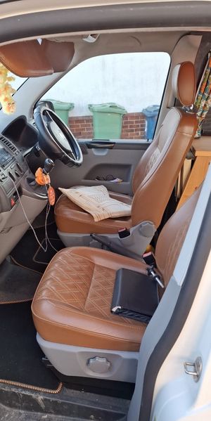 2009 Volkswagen Transporter T5 — photo 19 of 23