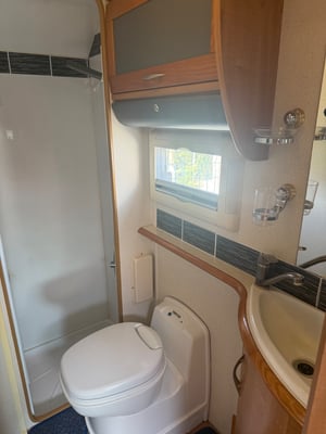 2005 Auto-Trail Dakota SE — photo 7 of 9