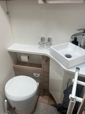 2021 Rapido Distinction 190i — photo 15 of 22