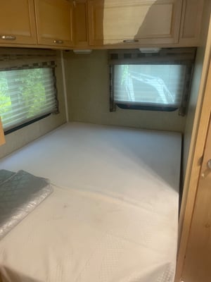 2008 Ford E450 — photo 4 of 9