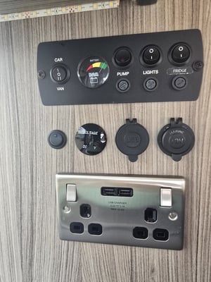 1996 Mazda Bongo V6 — photo 12 of 22