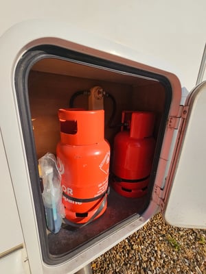 2004 Rapido 787F — photo 25 of 42