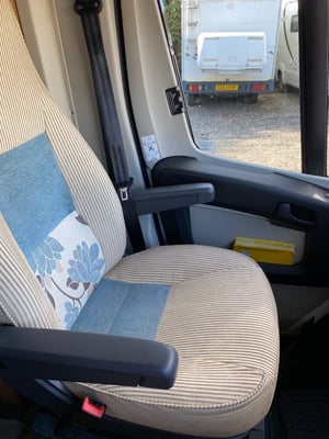 2015 Auto-Trail Tracker FB — photo 4 of 23