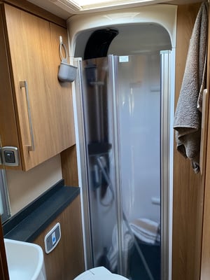 2015 Auto-Trail Tracker FB — photo 13 of 23