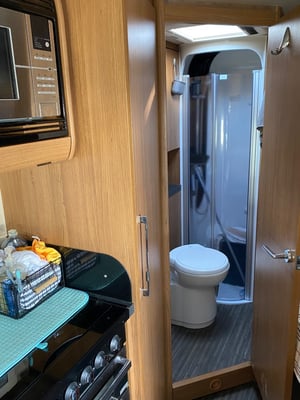 2015 Auto-Trail Tracker FB — photo 18 of 23