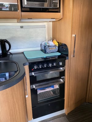 2015 Auto-Trail Tracker FB — photo 19 of 23