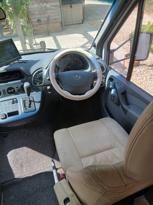 2005 Mercedes-Benz Sprinter — photo 10 of 13
