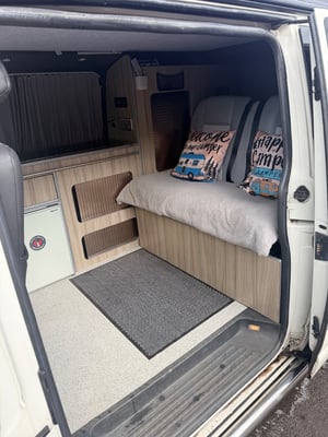 2004 Volkswagen Transporter T28 85 TDI — photo 12 of 13