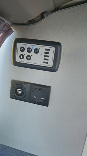 2006 Nissan Elgrand — photo 6 of 12