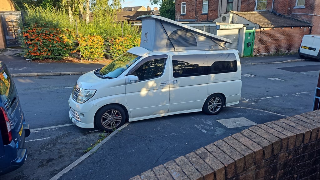 2006 Nissan Elgrand - Image 1