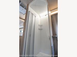 2021 Autotrail F74 — photo 25 of 54