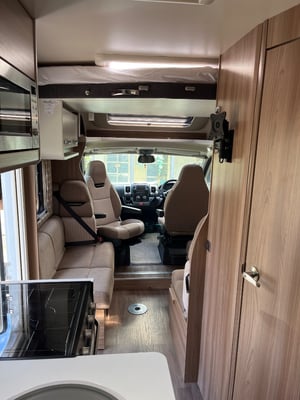 2018 Swift Champagne 695 — photo 4 of 6
