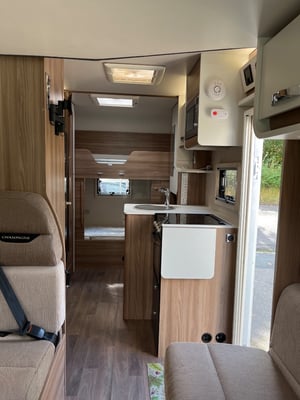 2018 Swift Champagne 695 — photo 5 of 6