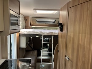 2018 Swift Champagne 695 — photo 9 of 11