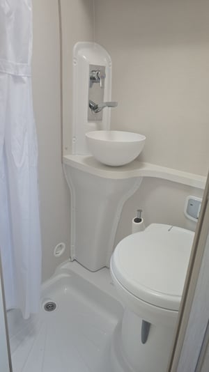 2025 Elddis Autoquest CV40 — photo 10 of 16