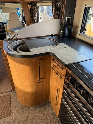 2012 Autotrail Comanche — photo 7 of 12