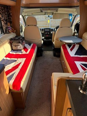 2012 Autotrail Comanche — photo 10 of 12