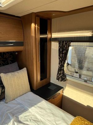 2012 Autotrail Comanche — photo 11 of 12