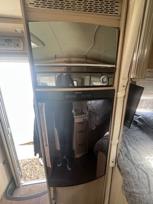 2013 Burstner Nexxo T 720 — photo 21 of 23