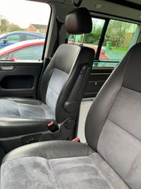 2009 Volkswagen Caravelle - Image 2