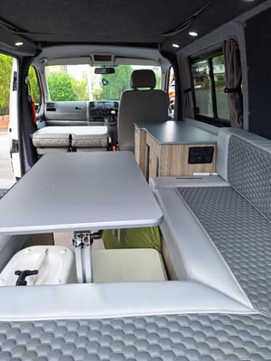 2013 Volkswagen T5 Campervan — photo 40 of 46