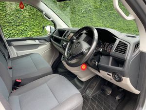 2016 Volkswagen T6 Transporter — photo 11 of 12