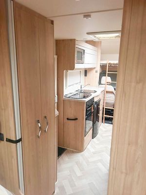 2015 Elddis Majestic 180 — photo 20 of 49