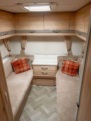 2015 Elddis Majestic 180 — photo 3 of 49