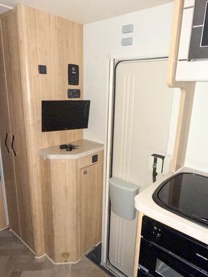 2015 Elddis Majestic 180 — photo 9 of 49