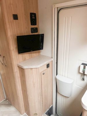 2015 Elddis Majestic 180 — photo 12 of 49