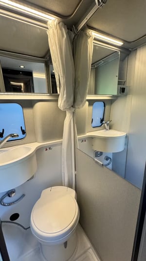 2022 Hymer Free — photo 11 of 37