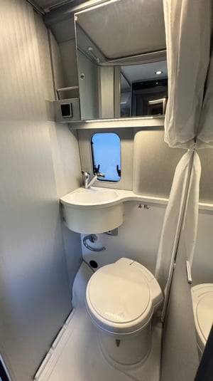 2022 Hymer Free — photo 22 of 37