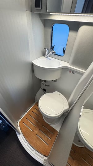 2022 Hymer Free — photo 24 of 37