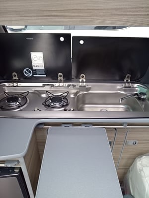 2004 Toyota Alphard — photo 7 of 22