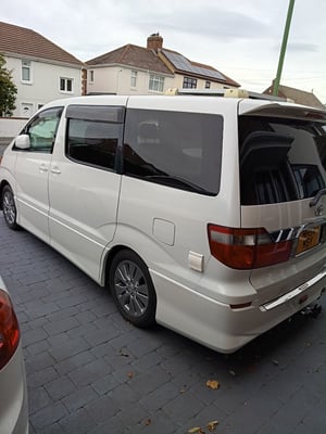 2004 Toyota Alphard — photo 12 of 22