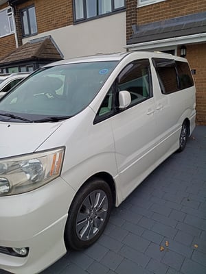 2004 Toyota Alphard — photo 14 of 22